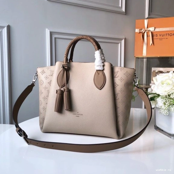 WIS Haumea Louis Vuitton Bag 1023